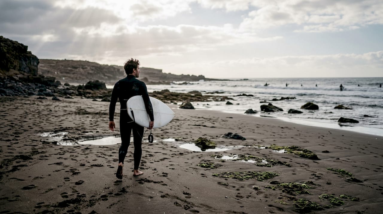 En este momento estás viendo Mejores playas para surfear en Tenerife: guía completa 2026