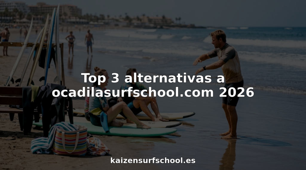 Un monitor de surf imparte una clase grupal en una playa de Tenerife.